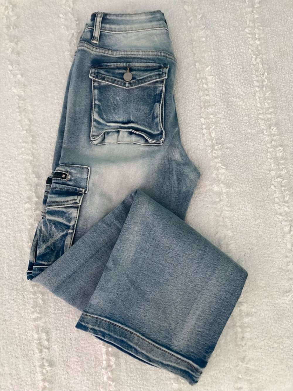 Cargo Washed Women’s Jeans with Utility Pockets